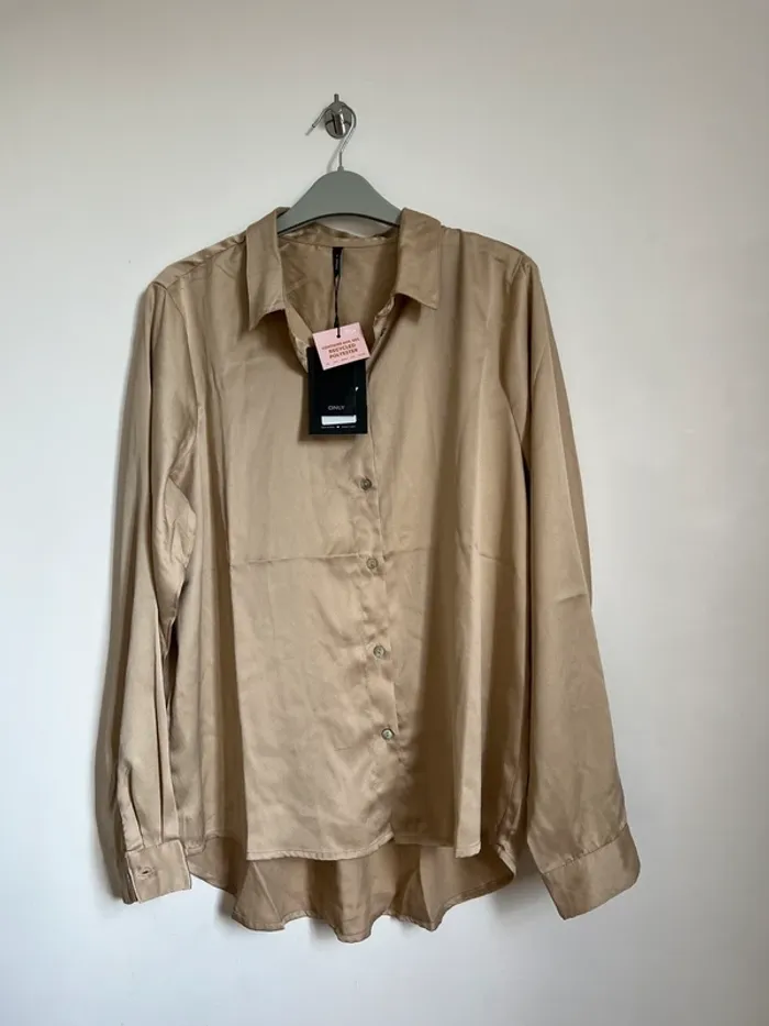 Chemise en satin neuve Only L