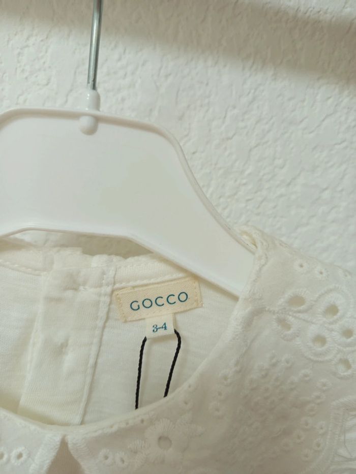 Blouse blanc cassé avec col claudine broderie anglaise Gocco 3 / 4 ans neuve avec étiquette - photo numéro 2