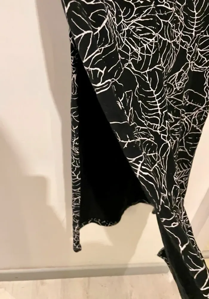 Robe longue d’été noire à imprimé feuillage blanc Taille : 38 / M - photo numéro 6