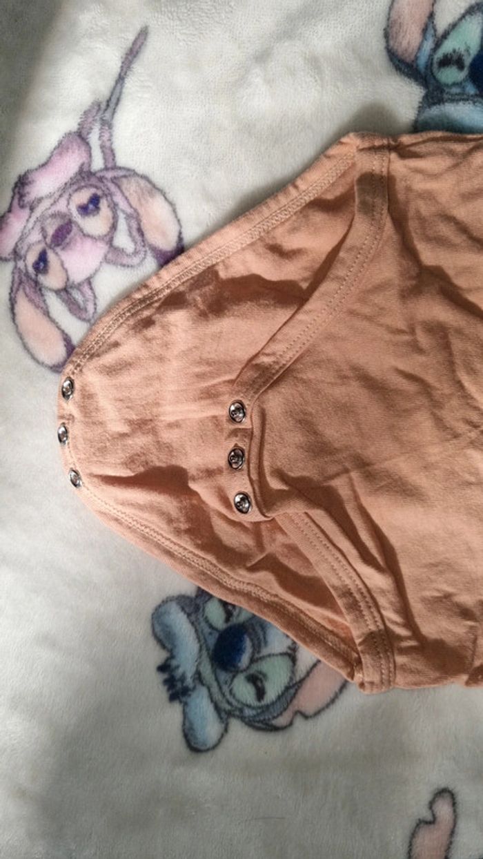 Body été 1 mois en très bon état - photo numéro 4