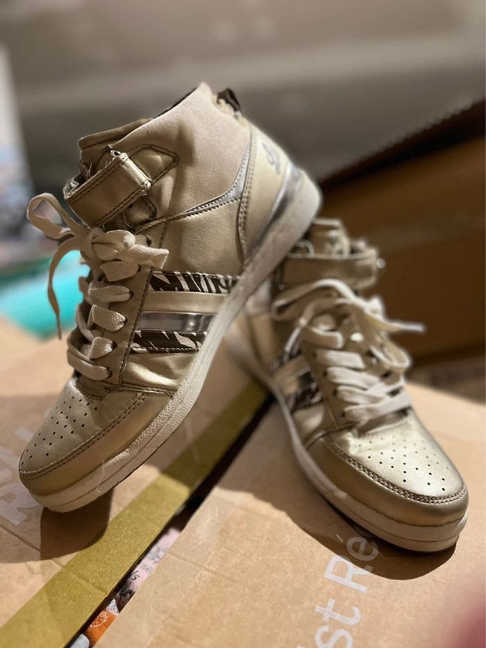 Baskets dorés