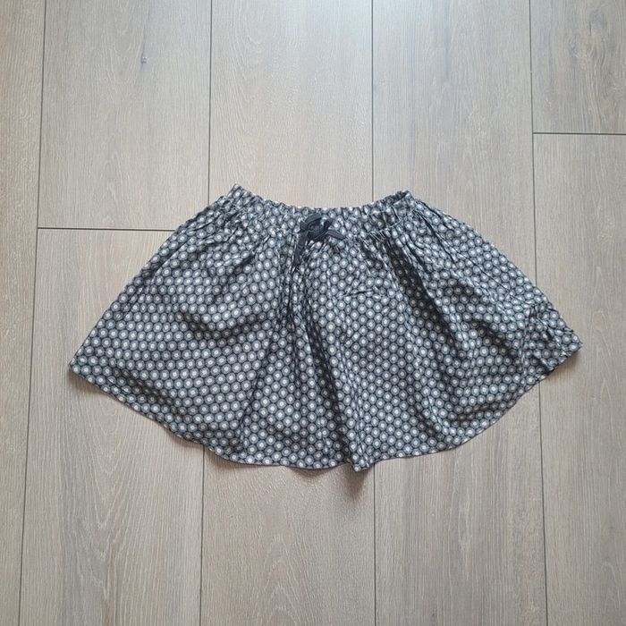 Très joli jupe noir grise, blanc et jaune. Fille 4 ans. Marque Okaidi