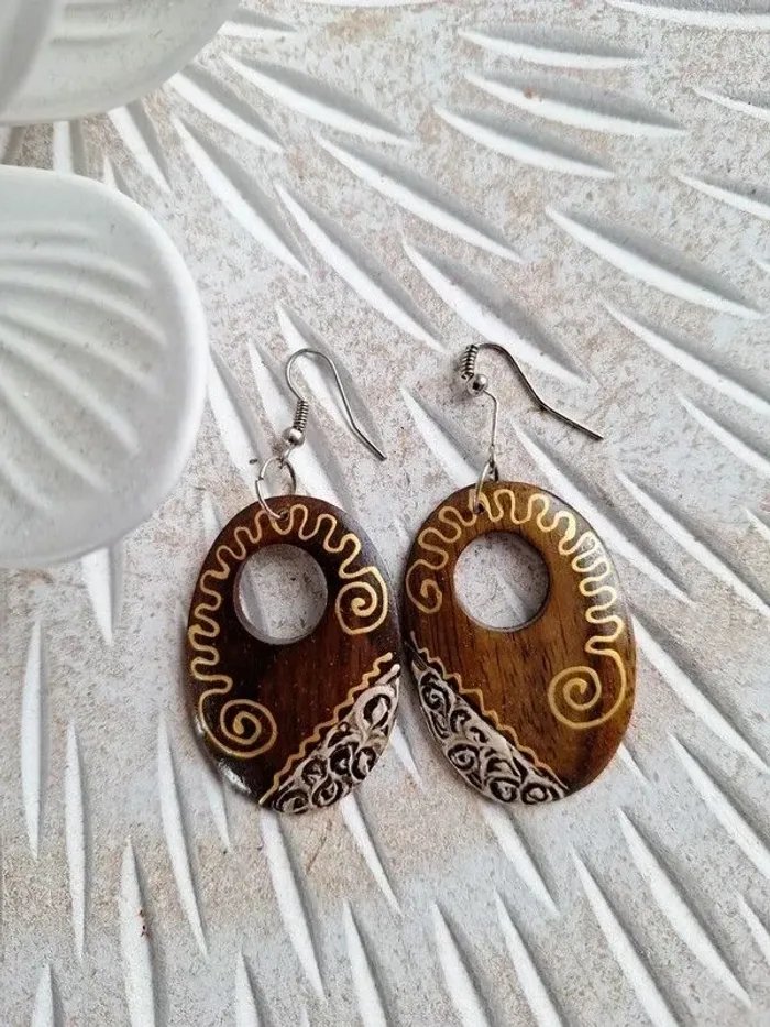 Boucle d'oreille en bois - photo numéro 3