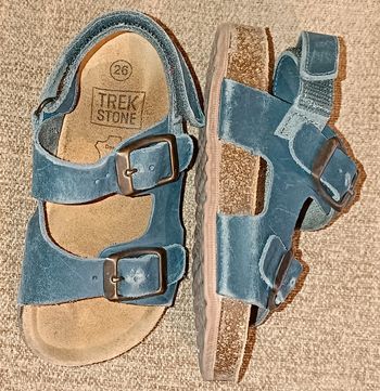 Nu pieds/ sandales Besson Trek Stone t.26