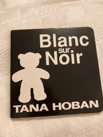 livre blanc sur noir pour bébé