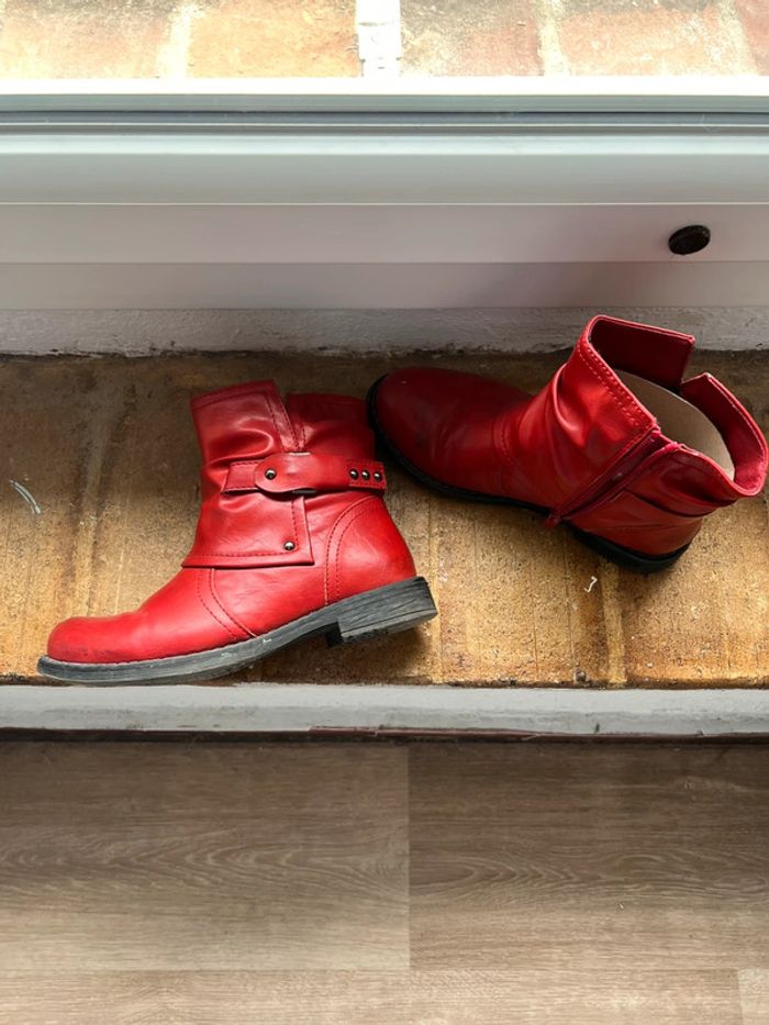 Bottines rouges aspect vieillis - photo numéro 3