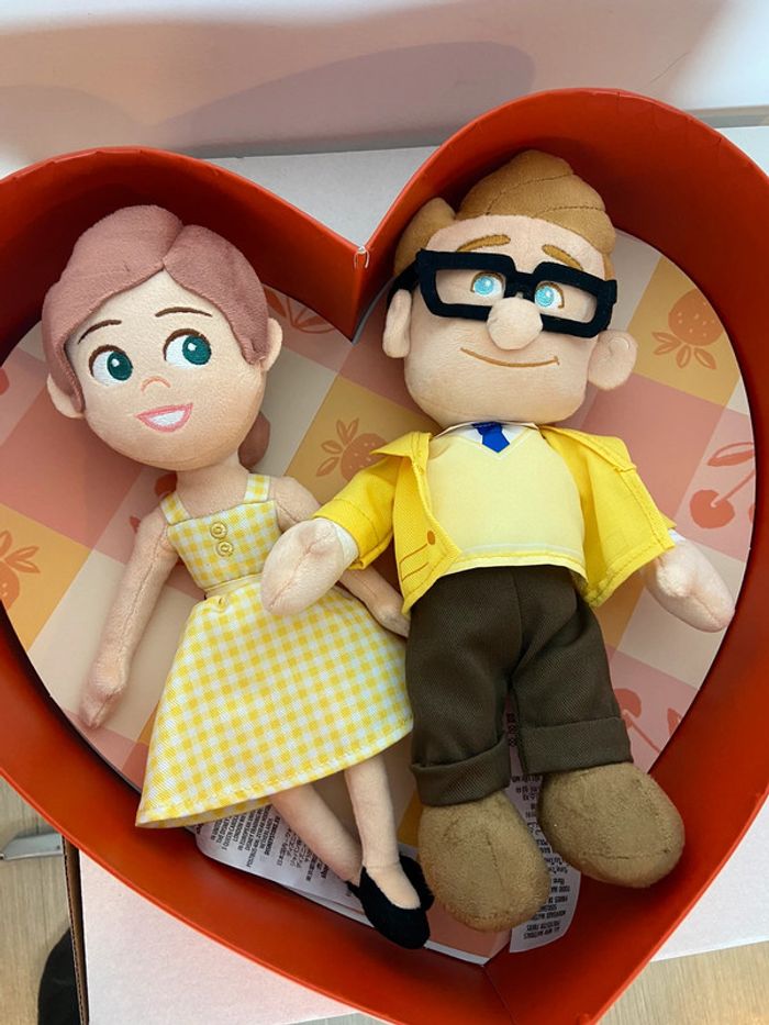 Ensemble peluche Disney Carl & Ellie boîte à cœur Pixar Up Saint-Valentin - photo numéro 3