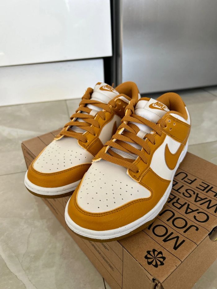 Nike Dunk Low phantom Gold - photo numéro 2