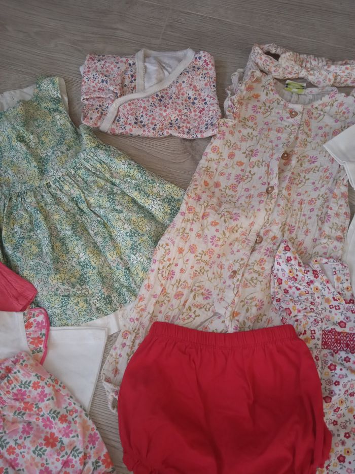 Lot vêtements fille 6mois - photo numéro 3