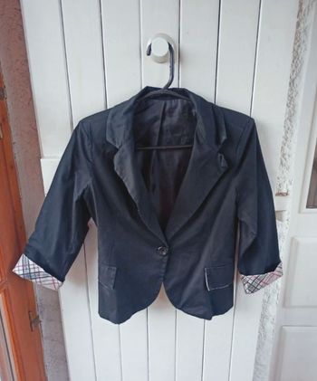 Veste noire légère avec épaulettes 36