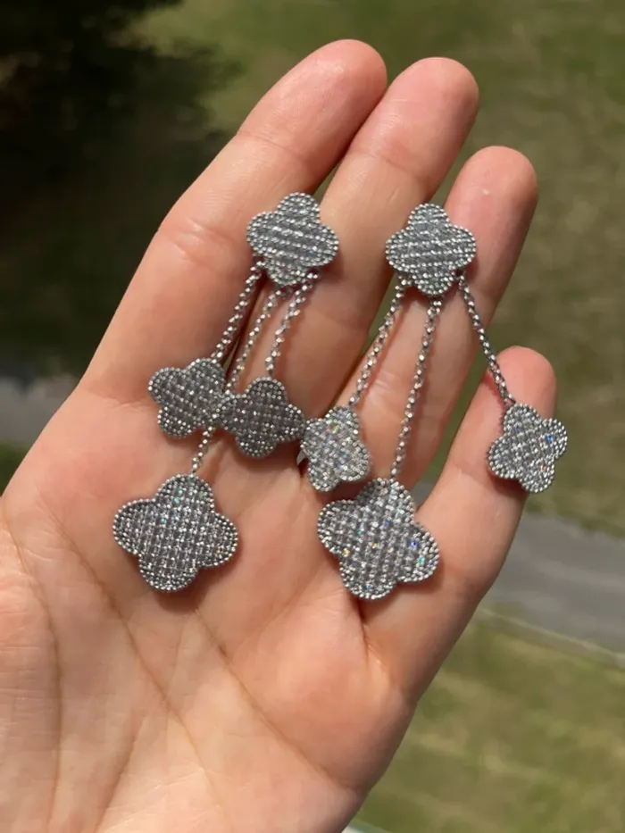 Boucles d’oreilles pendantes scintillantes trèfle à strass - photo numéro 7