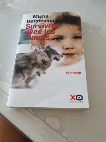 Livre "survivre avec les loups" Misha Defonseca