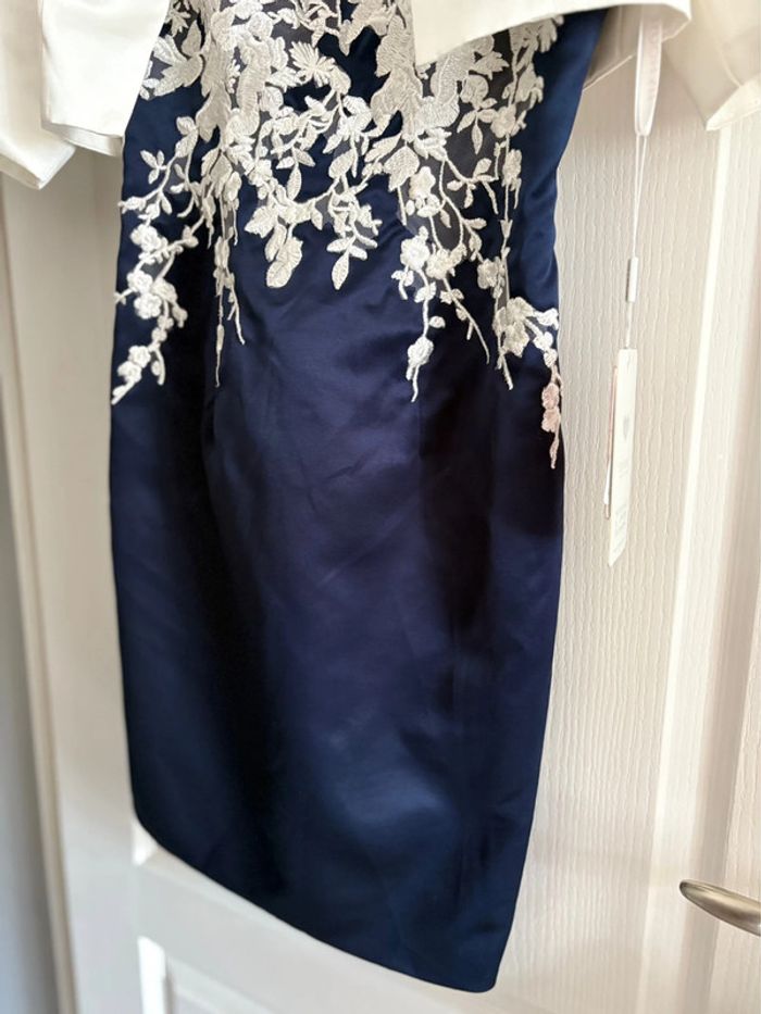 Robe de cocktail/mariage - bleu marine et blanche - dentelle - neuve jamais portée - taille 38/M - photo numéro 2