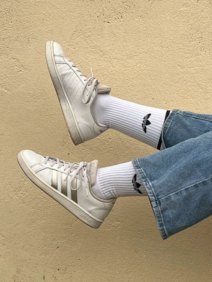 Baskets confortable Adidas Grand Court Base - blanc et gris argenté - photo numéro 2