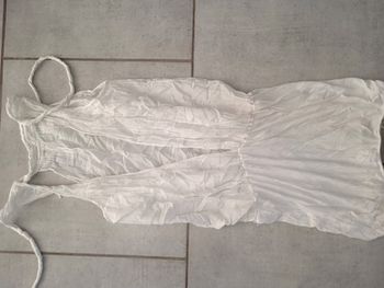 Haut fin attaché cou