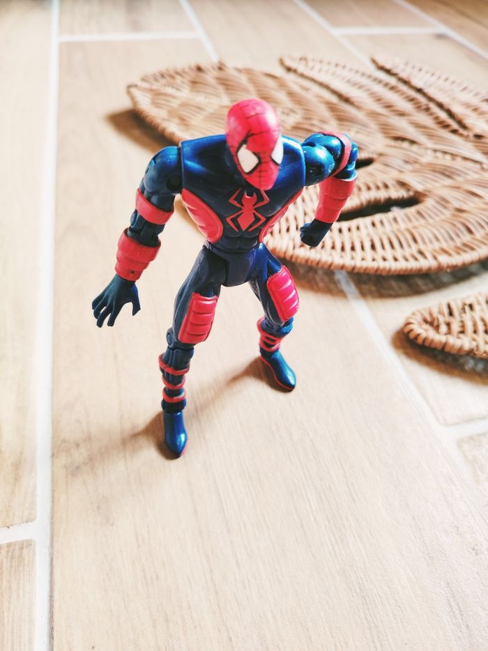 🦟 Figurine Spider-man Sneak attack web trap catcher année 1987 marque Toy biz vintage (MMS) - photo numéro 3