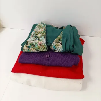 Lot 4 pulls gilets femme taille M couleurs variées casual chic confortable LOT015