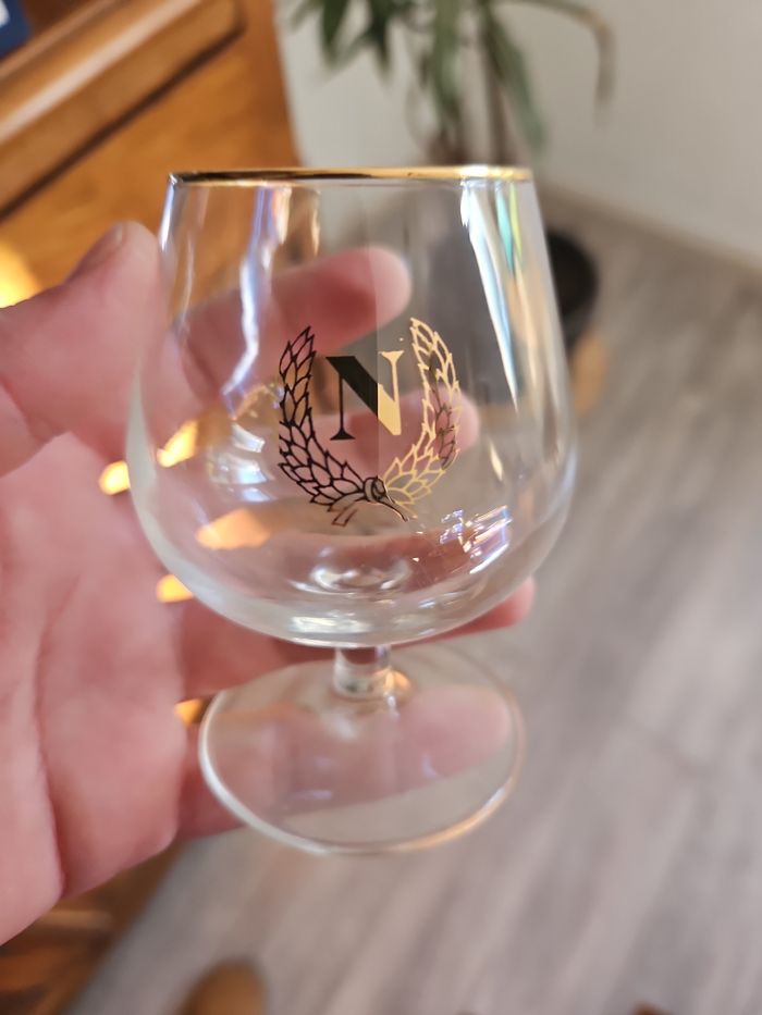 Lot de 8 verres à cognac Napoléon dorés – vintage bar chic - photo numéro 2