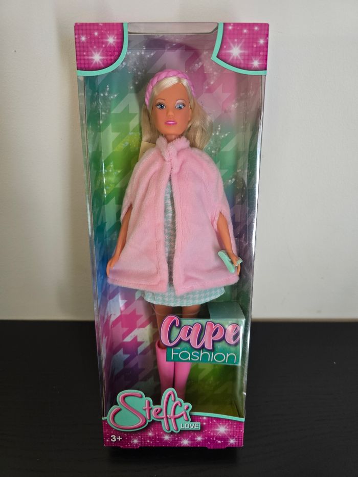 poupée  cape fashion 29 cm Steffi love