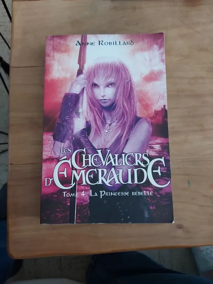 Livre les chevaliers d'émeraude
