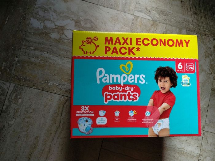 Couches pants Pampers neuves
