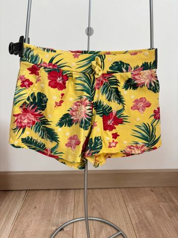 Short à fleurs T10 ans