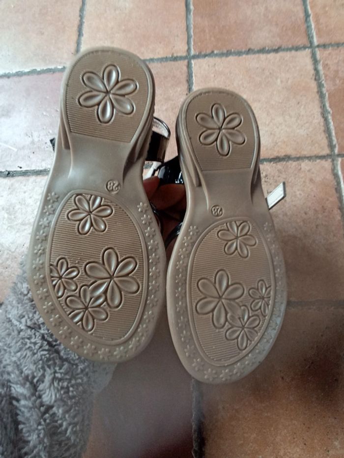 Taille 28 sandales noires - photo numéro 2
