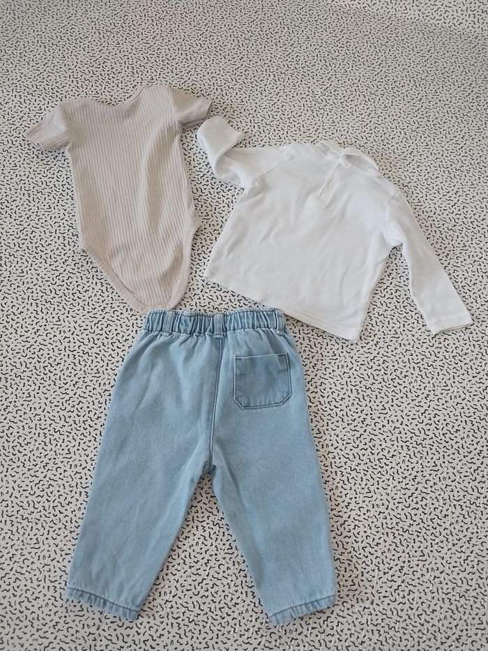 Lot bébé 6 mois garçon – Bout’Chou, Kiabi, H&M – Jean + body + t-shirt ML - photo numéro 6