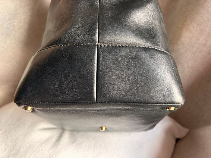 🖤 Sac seau vintage Gianni Versace Couture – cuir noir & chaîne Méduse dorée (années 1990) - photo numéro 2