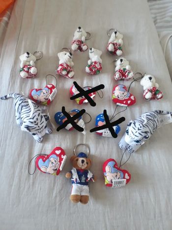 Lot de mini peluches et porte-clés