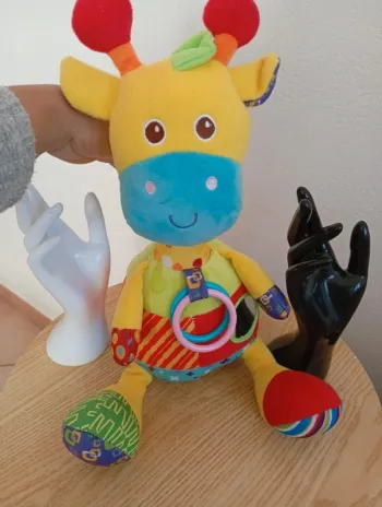 Peluche 35 cm animal girafe multicolore motricité bebe anneaux de dentition miroir