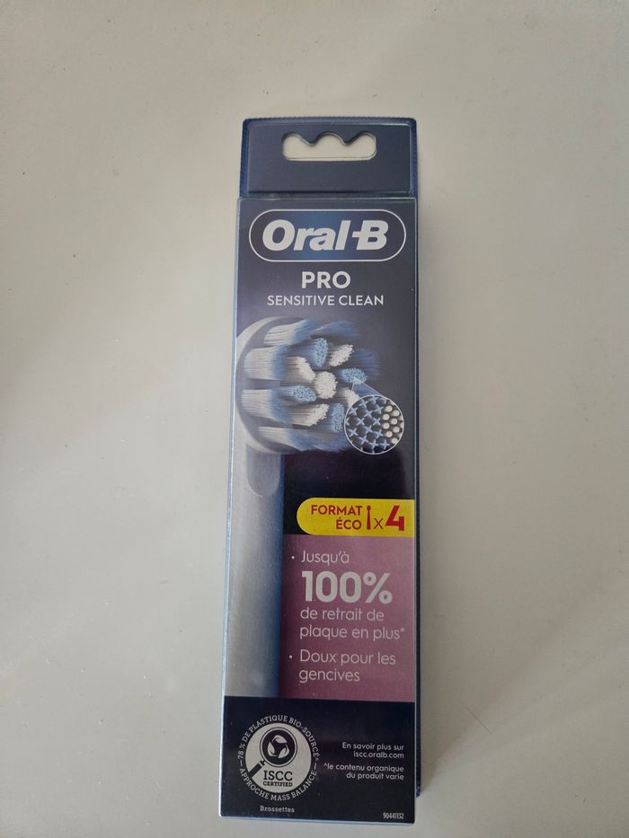 4 brossettes oral b neuves