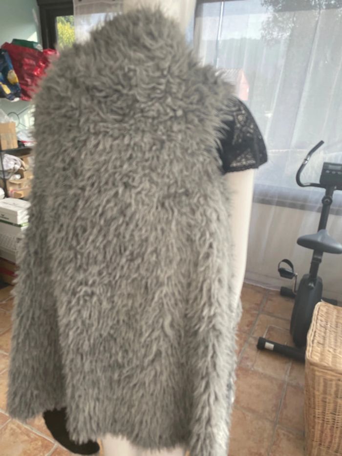 Gilet sans manches fausse fourrure, taille 38 - photo numéro 3