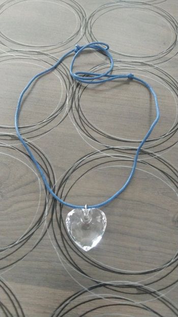 Collier complètement neuf