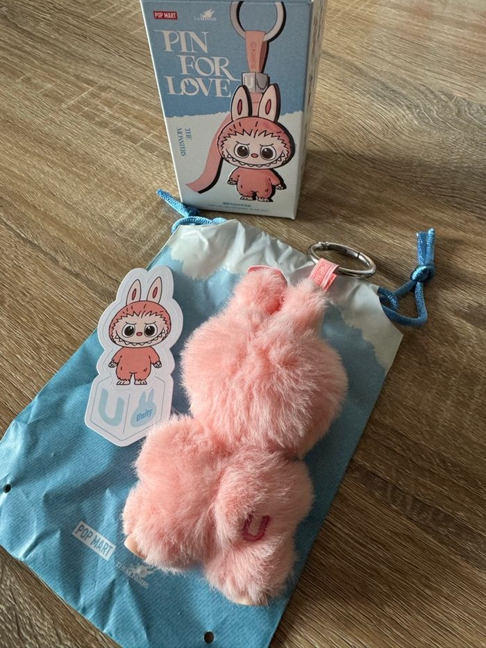 Labubu Pin for love U - photo numéro 3