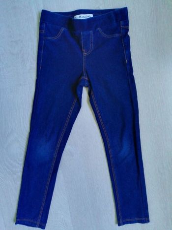 pantalon fille 5 ans, très bon état