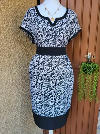 Robe légère ethnique noir blanc taille 48