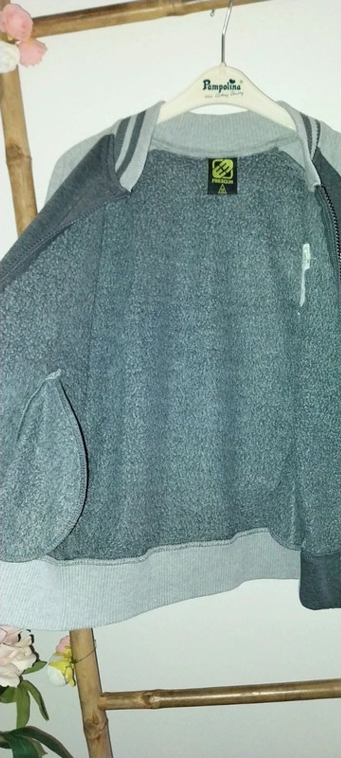 Veste / sweat zippé gris by Freegun état neuf Taille 10 ans - photo numéro 5
