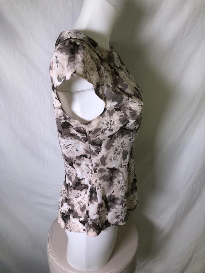 Blouse col rond motifs fleurs taupe et marron H&M manches courtes taille 38 comme neuve - photo numéro 2