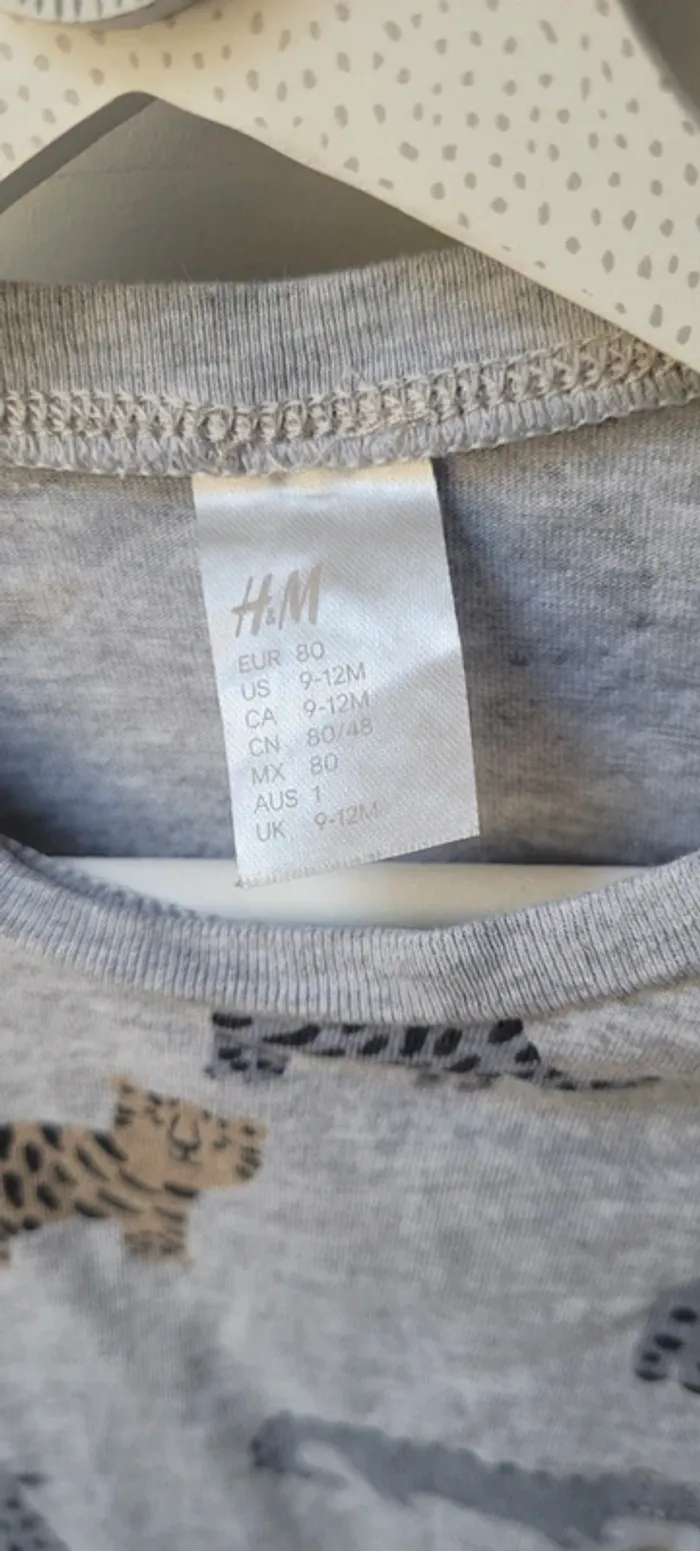 T-shirt manches courtes H&M 1an - photo numéro 3