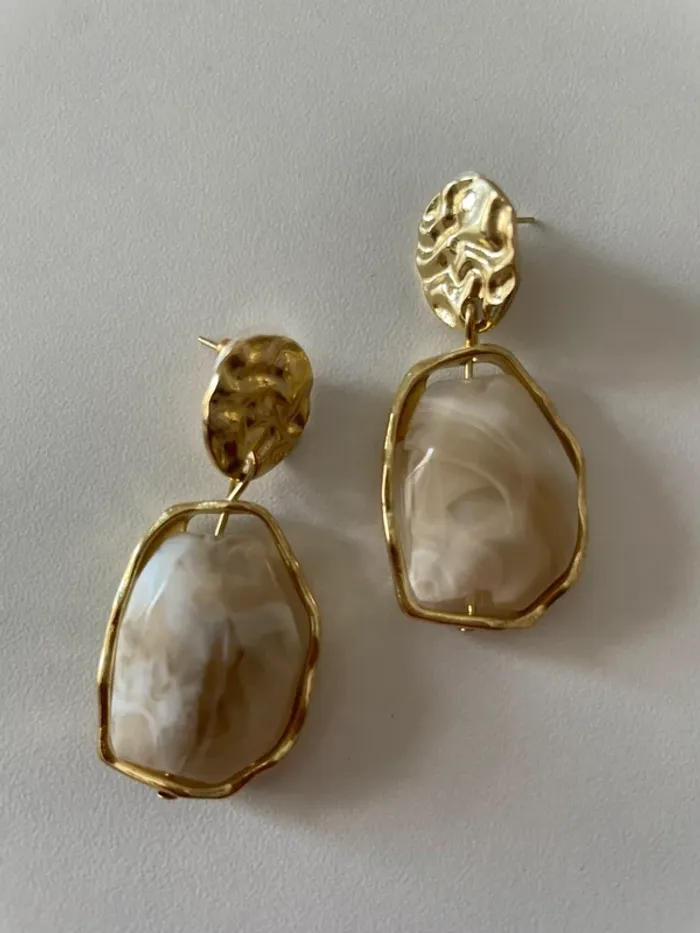 Boucles d’oreilles dorées effet marbre du groupe MaxMara sans étiquette sans logo | - photo numéro 5