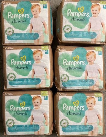 Lot de 6 paquets de couches Pampers Harmonie taille 6 (162 couches)