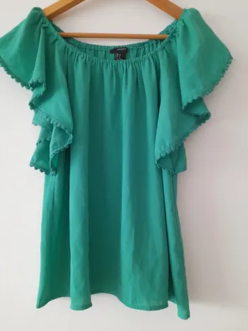 Blouse forme évasée et manches courtes