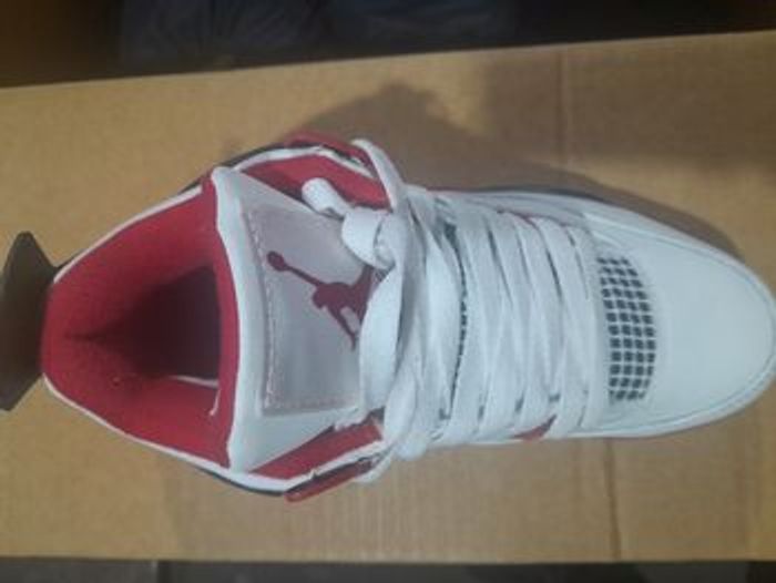 Basket jordan blanche noir et rouge - photo numéro 2