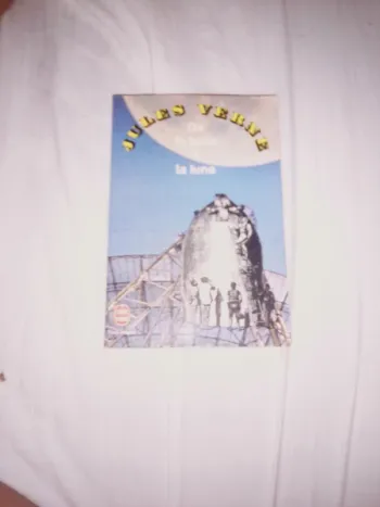 Livre Jules Verne de la terre à la lune