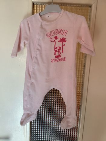 Pyjama Carrefour rose 9 mois