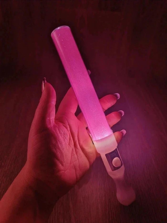 Bâton lumineux rose - photo numéro 3