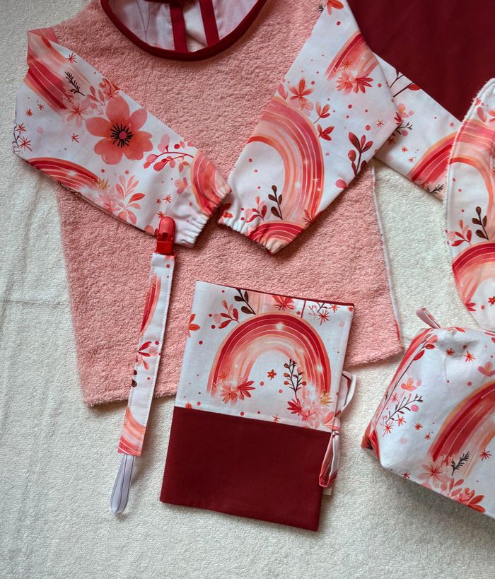 Tablier (bavoir manches longues) motifs Arc-en-ciel T.18-24 mois - photo numéro 4