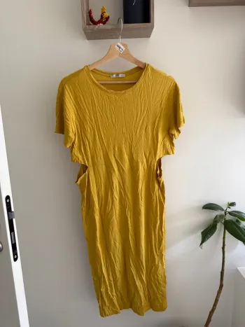 Robe longue ouverte jaune Zara