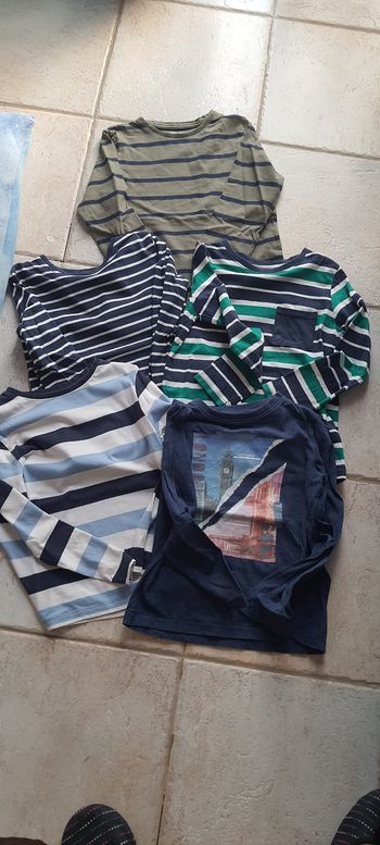 Lot 5 tee-shirts 8 ans